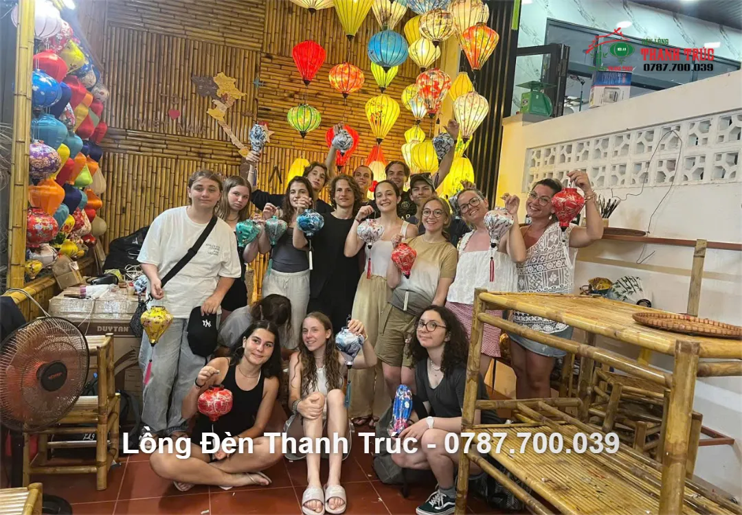 Hinh Anh Hoat Dong Tour Lam Long Den Tai Hoi An (2)